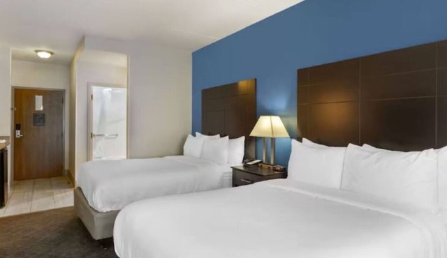 4 Affordable Units | Free Breakfast | 4.8 miles to Barefoot Bay Aquatic Center