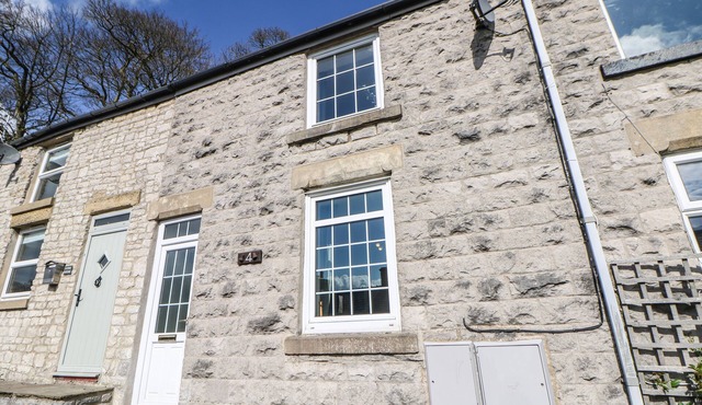 4 ALMA ROAD, pet friendly, with open fire in Tideswell