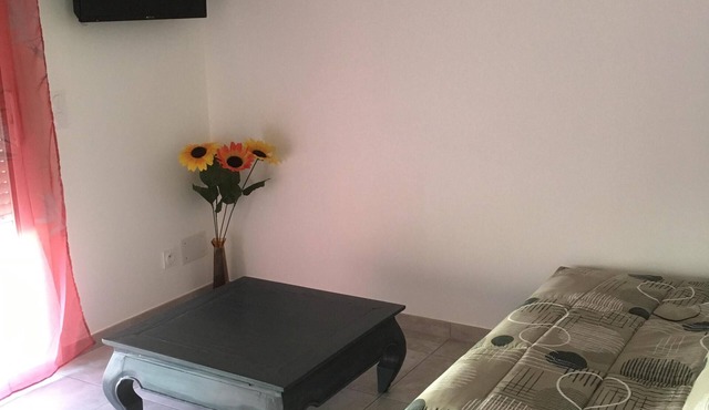 4 apartments in villa in the quiet countryside with pool, near sea