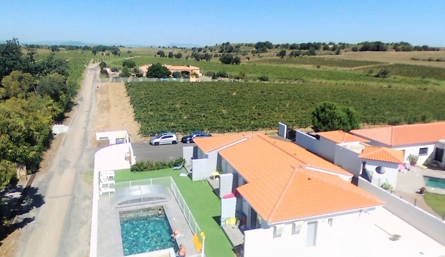 4 apartments in villa with pool