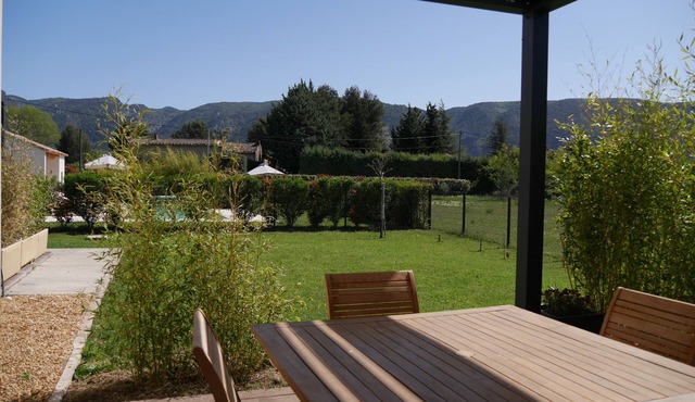 4* apartment facing the Luberon