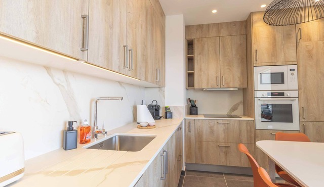 4 apartments accommodating up to 29 guests.