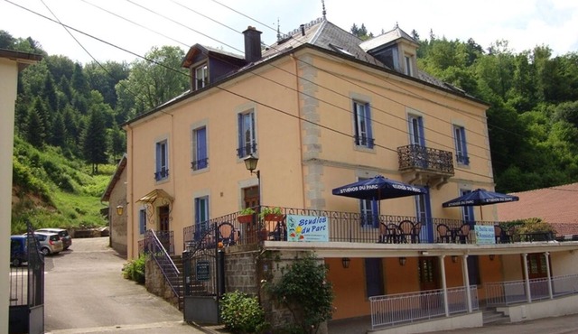 4 Apartments - Gîtes (4/5 people) and 4 Studios (2 people)