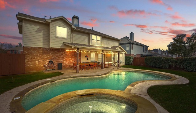 4-BD/2.5-BA Tropical Pool Oasis with a Game Room