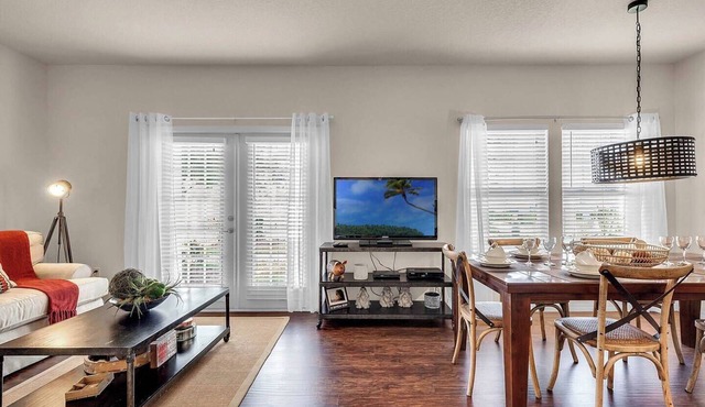 4 BD/3 BA/Lucaya Village (23-101)