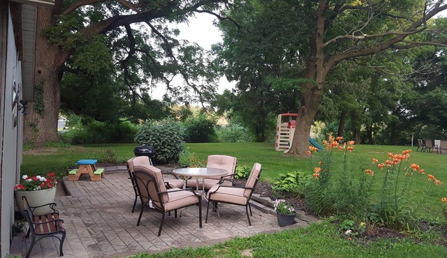 4 Bd 3 Ba, Sleeps 14 Private Fishing Lake, 6.5 Acres, Casinos, Wineries, & More