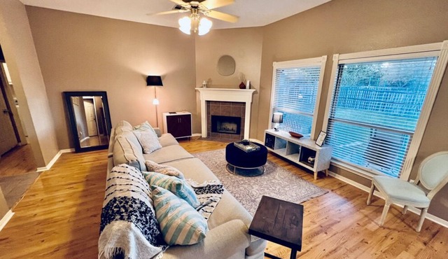 4 Bd | 8 PPL | King Bed | Fast Wi-fi | Pets Allowed | 5 Mins To Medical