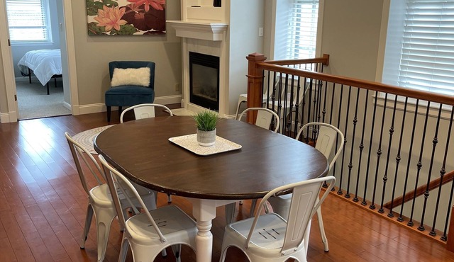 4 Bd Apartment close to Downtown GREAT FOR LONG STAYS! Historic Neighborhood
