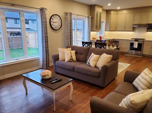 4 BD Family Retreat - Basement not Included