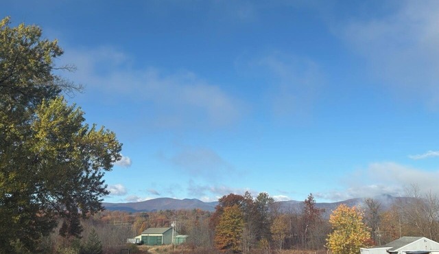 4-bd Malden Retreat with mountain views