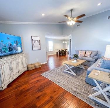 4 bd West End PCB Sleeps 10 Dogs OK Golf Cart