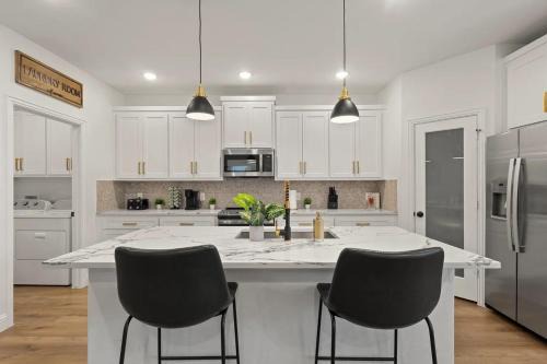 4 Bdr, 2.5Bth Dallas Getaway, New Build