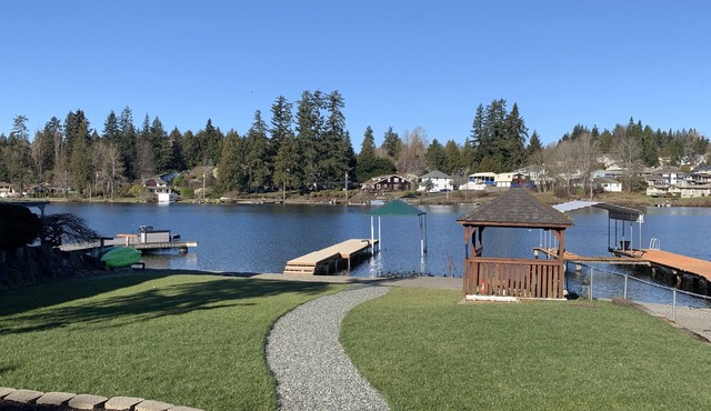4 BDR/2 BA Waterfront Home located on beautiful Lake Stevens.