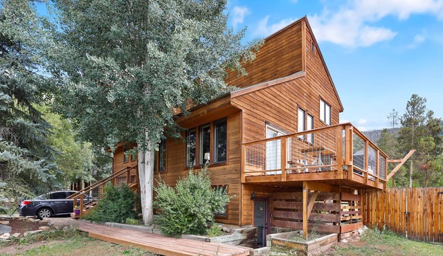 4 BDR Getaway Near Golf Course w/ Mountain Views!