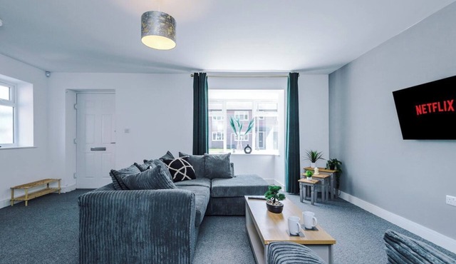 4 BDR House By Eason Stays Short Lets St Helens