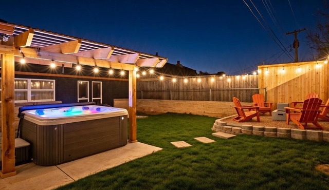 4 BDR OKC Hot Tub, Firepit, Shuffleboard, & 2 kitchens by 12 Point Getaways