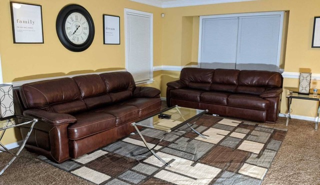 4 Bdr TH Near Historic Downtown Fredericksburg & Quantico Sleeps 8 more