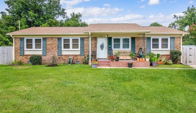 4 bdr w/WiFi & parking in Fayetteville, NC by Fort Liberty & Cross Creek Mall