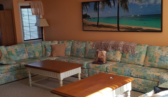 4 Bdrm/3.5 Bath 4-Story Townhome W/Pool-2 Blocks to Beach, Boardwalk & Conv Ctr