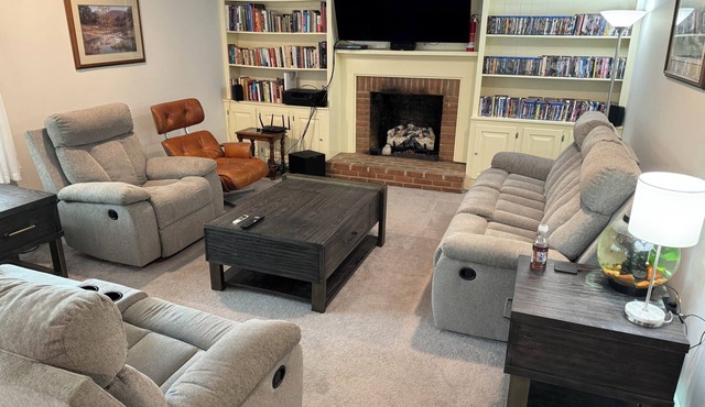 4 bdrm, 3 bath, 2,700 sqft house on 1 acre with chickens and fenced in back yard