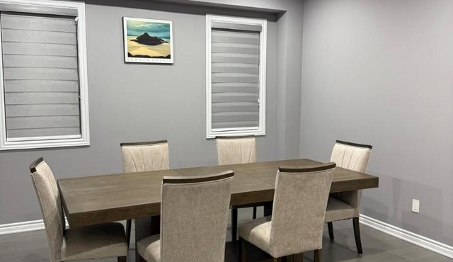 4-Bdrm Comfort with Fireplace mins from Downtown