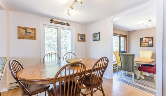 4-bdrm Family Cottage on Lake Paudash