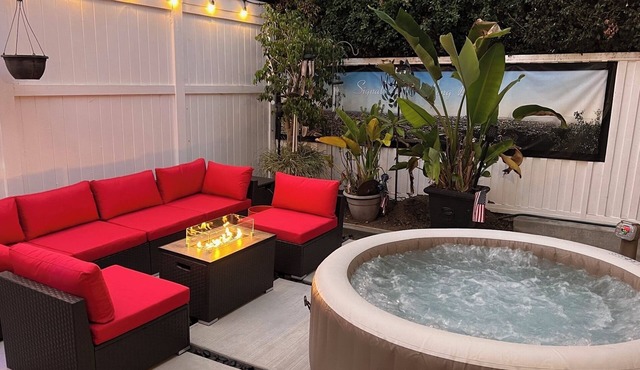 4-bdrm house by the beach in Signal Hill, pool table, shuffle board & jacuzzi