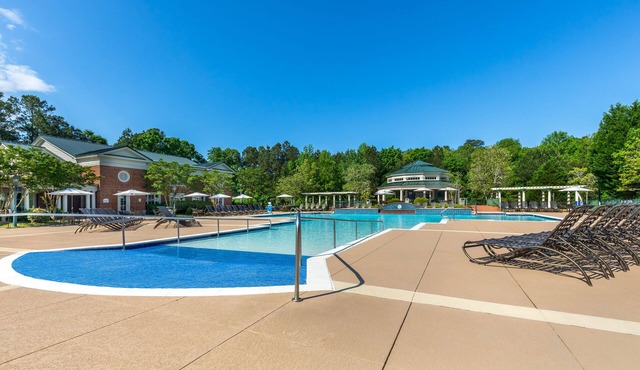 4 BDRM~ HUGE UNIT SLEEPS 12~ ONLY 10 MILES TO BUSCH GARDENS~INDOOR/OUTDOOR POOLS