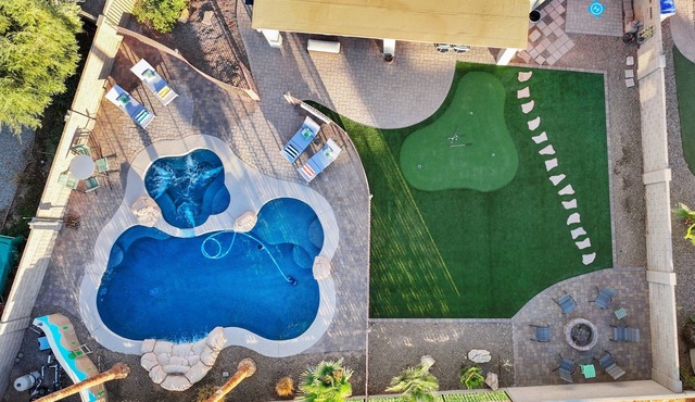 4 bdrm, resort style backyard private pool/hot tub heat included, putting green