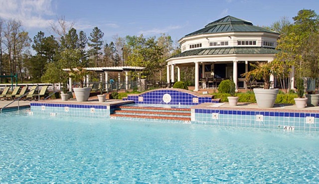 4 BDRM* SLEEPS 12* 2 KITCHENS* 2 LIVING RMS* 4 BATHRMS* BUSCH GARDENS 10 MILES*