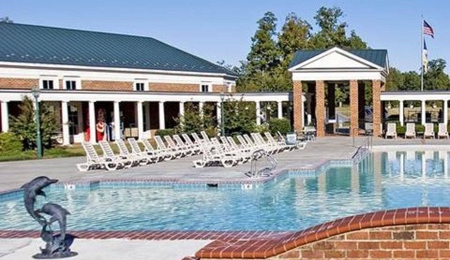 4 BDRM, SLEEPS 12, ONLY 10 MILES TO BUSCH GARDENS, 2 KITCHENS, 2 BATHS, BOOK NOW