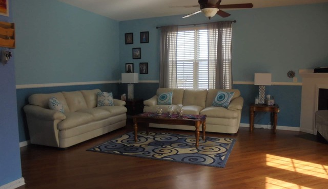 4 bdrms 3 fulls ba, indoor sauna, large hottub, large spacious Home and more!