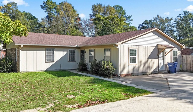 4 bed/2 bath across from Sand Mountain Park