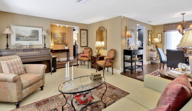4 Bed 2 Bath Bayshore Home. Near longest sidewalk in United States