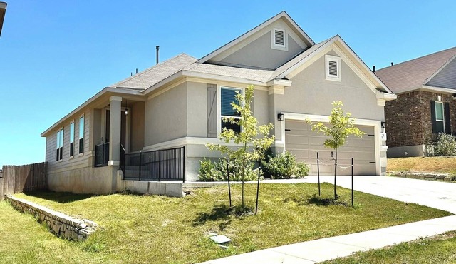4 Bed 2 Bath Beauty Spacious Gem