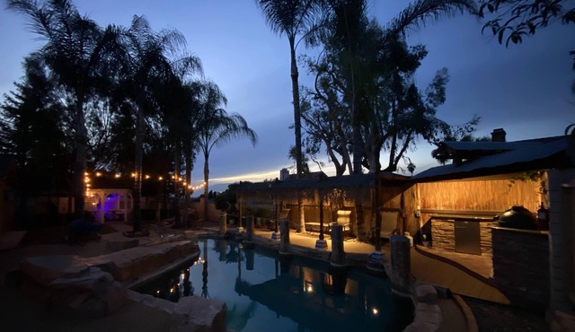 4 Bed 2 Bath, Heated Pool, Billiards Table