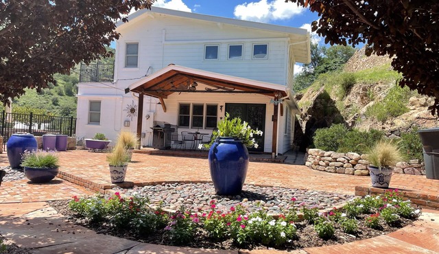 4 bed, 2 bath luxury vacation home for up to 8 guests