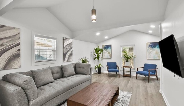 4-Bed 2-Bath Pet Friendly Home in Heart of Atlanta