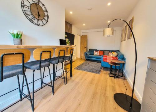 4 bed 2 bath Spacious House with 2 Driveway parking in Ilford London