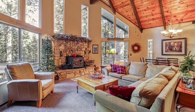 4 Bed 2 Bath Vacation home in Arnold