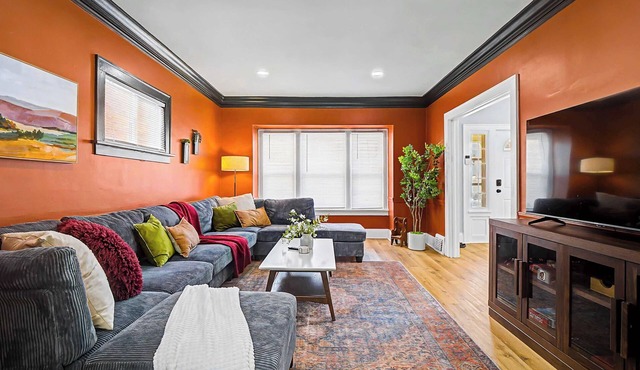 4 Bed 2 Bath Walk to Lakewood Restaurants & Shops