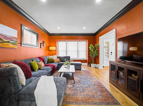 4 Bed 2 Bath Walk to Lakewood Restaurants and Shops