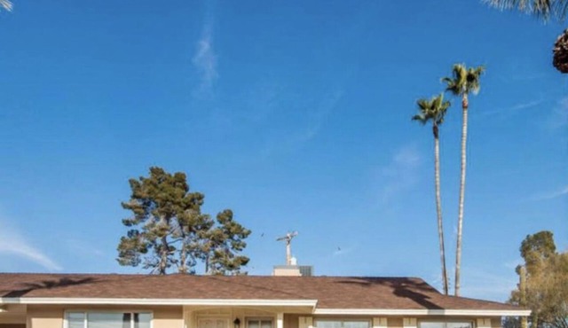 4 bed 2 bath with pool and gym all private