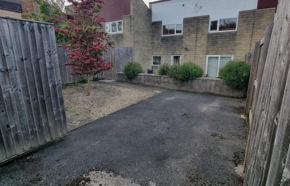 4 Bed 2 Bathroom House with Garden and Parking