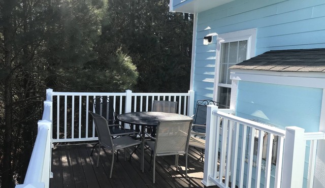 4 Bed 3.5 Bath end unit sleeps 11, 4 blocks to beach & short walk to boardwalk