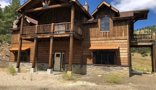 4 bed 3 bath cabin at Holter Lake by Wolf Creek Craig. Fishing, pool table, fun!