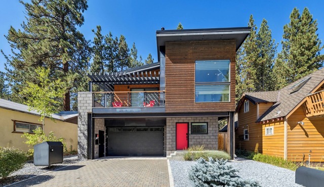 4 bed, 3 Bath Home in South Lake Tahoe Available for SKI LEASE only.