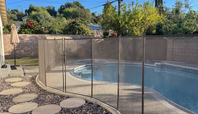 4 bed, 3 bath home with pool and spa included. Long term rental