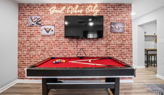 4 Bed,3 Bath, Hot tub, Fun Game Room, Fire Pit, 12 min NRG