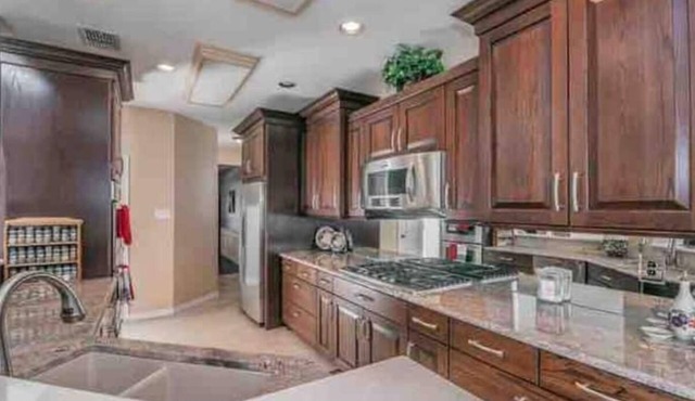 4 bed 3 bath house 20 from DFW Airport